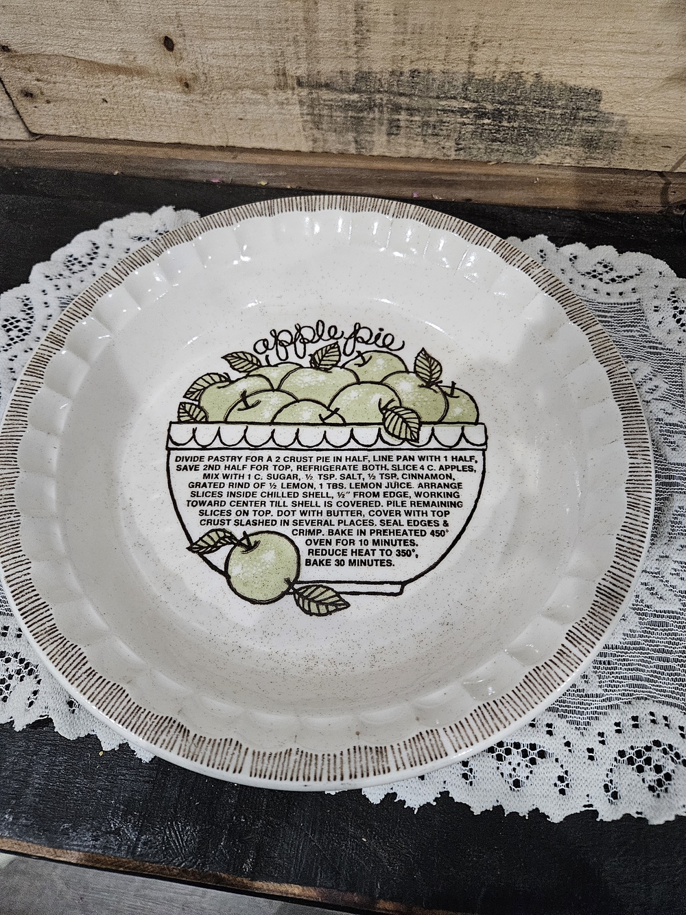 Apple Pie Ceramic Pie Dish with Green Apple Graphic